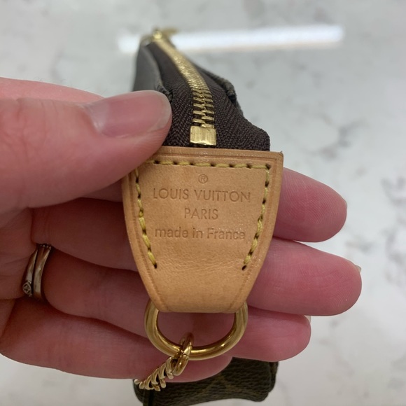 *SOLD* Louis Vuitton Mini Pochette Accessoires - Picture 3 of 10